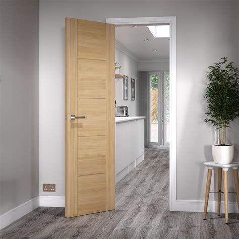 howdens daytona oak doorway.